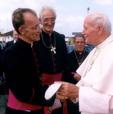 Bischof Reinhard mit Papst Johannes Paul II.