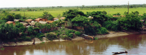 Ein Dorf am Fluss